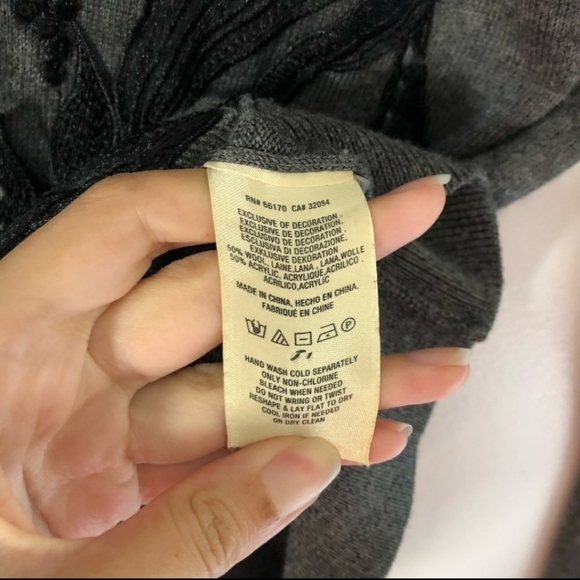 Anthro ANGEL of the NORTH gray sweater floral M - Picture 4 of 14